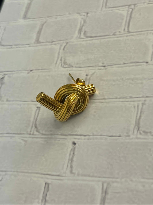 Knotty Studs