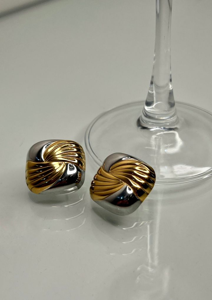 Maze Studs